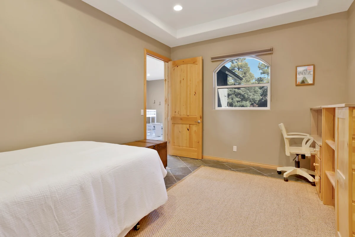 Bedroom 5 image 1