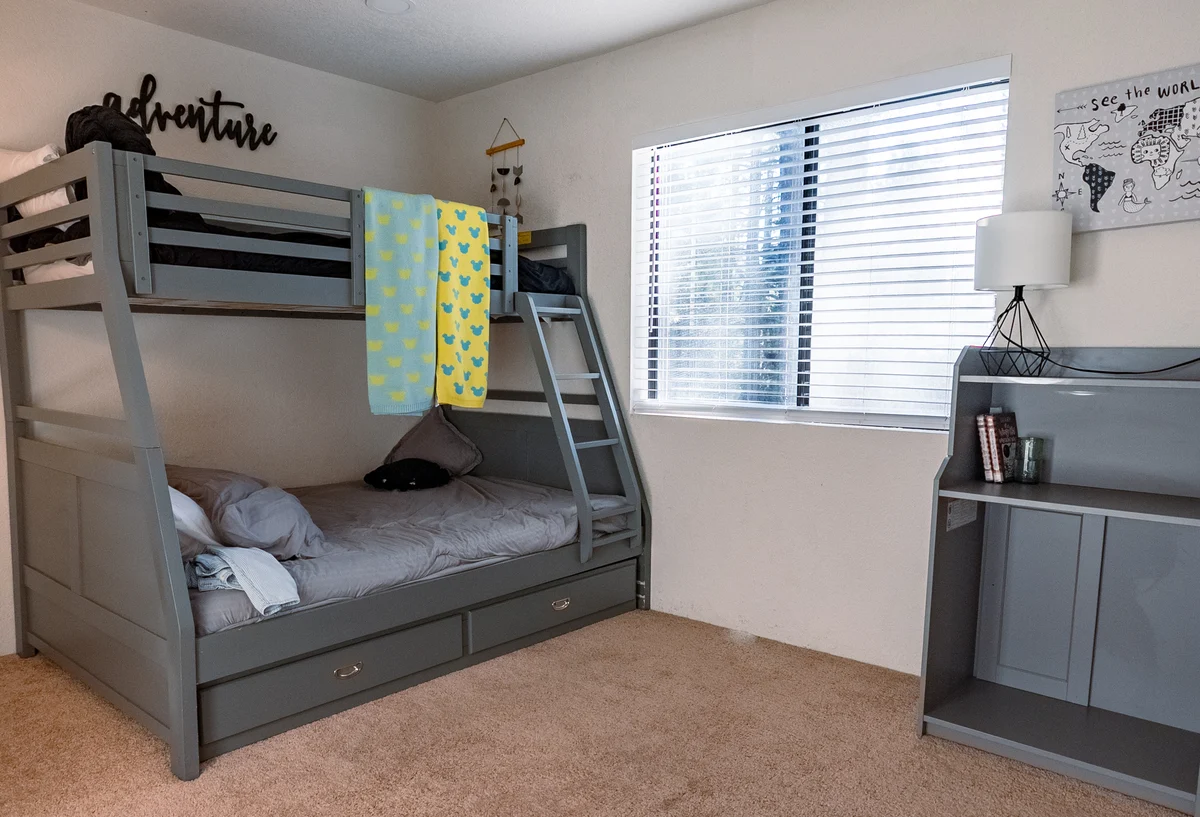Bedroom 5 image 1