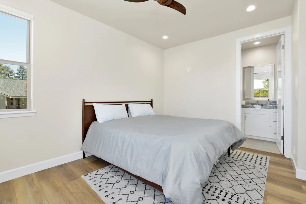 Bedroom 1 image 1