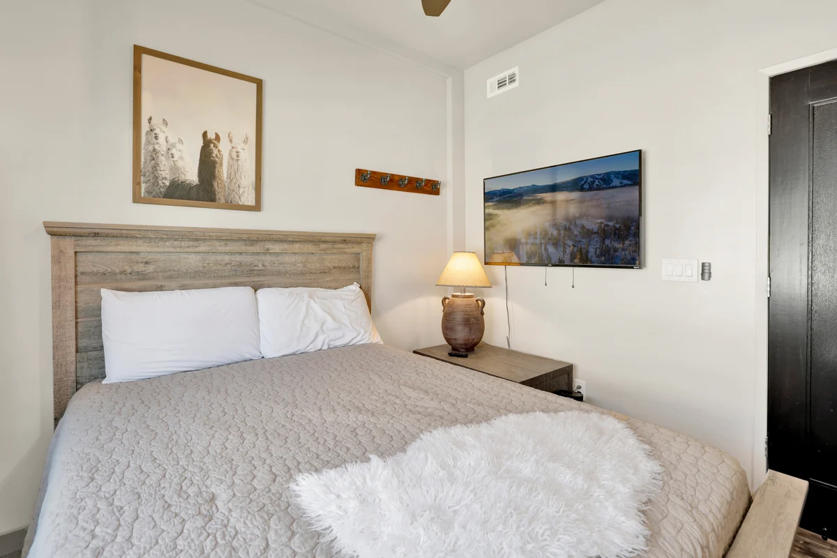 Bedroom 3 image 1