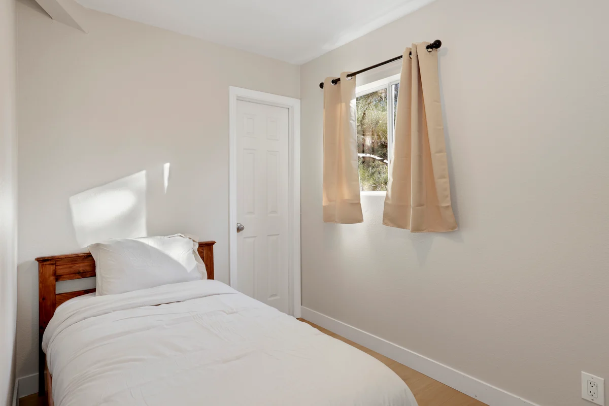 Bedroom 3 image 1