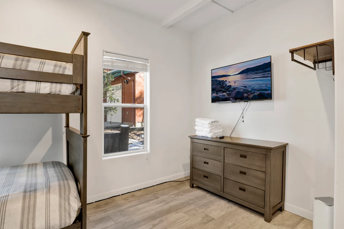 Bedroom 1 image 1