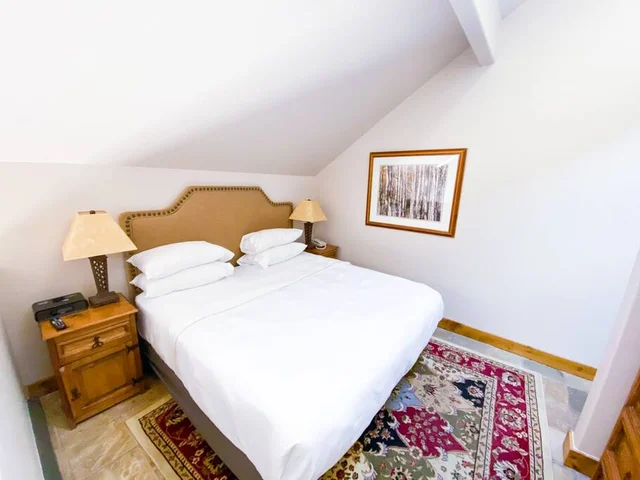 Bedroom 1 image 1