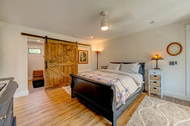 Bedroom 1 image 1