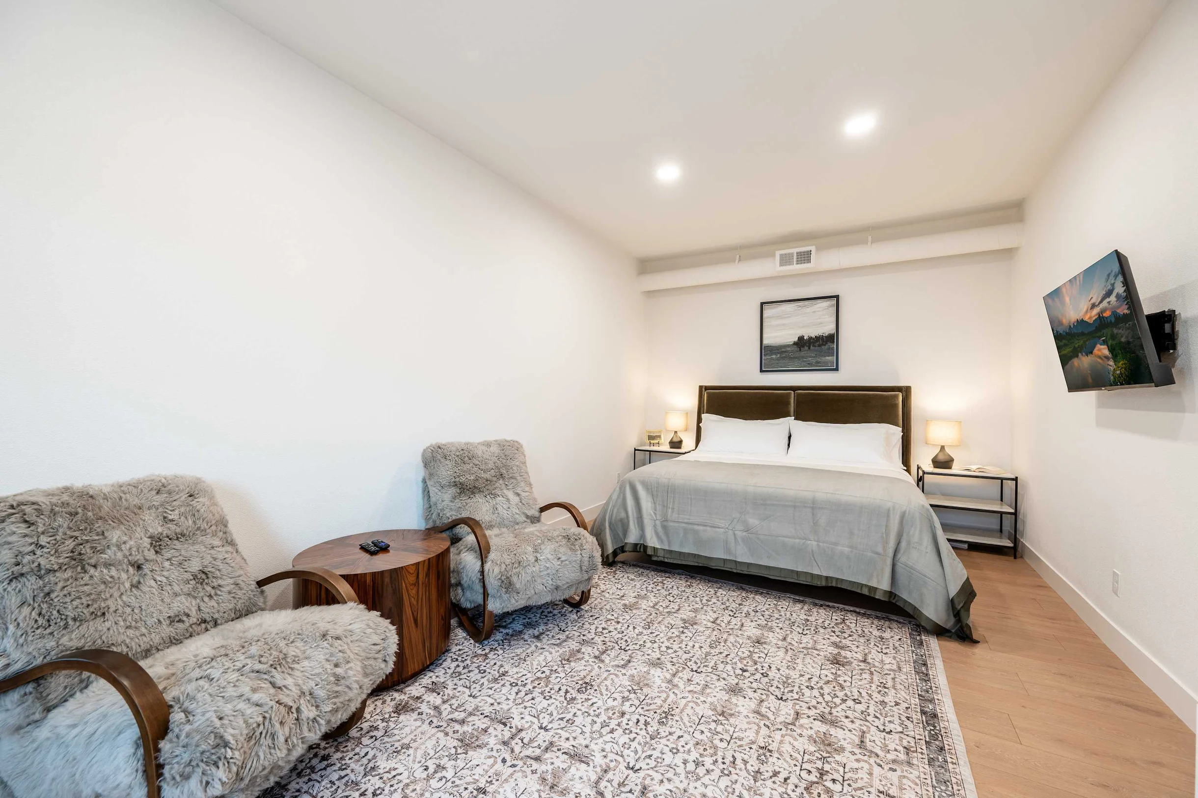 Condo in Sheridan property photo 3