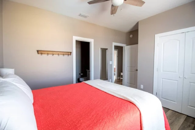 Bedroom 1 image 1