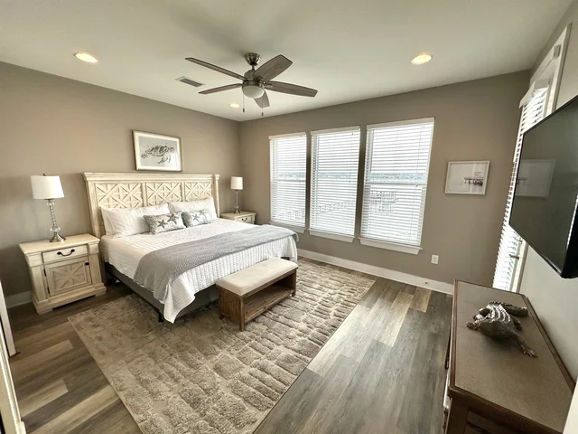 Bedroom 2 image 1