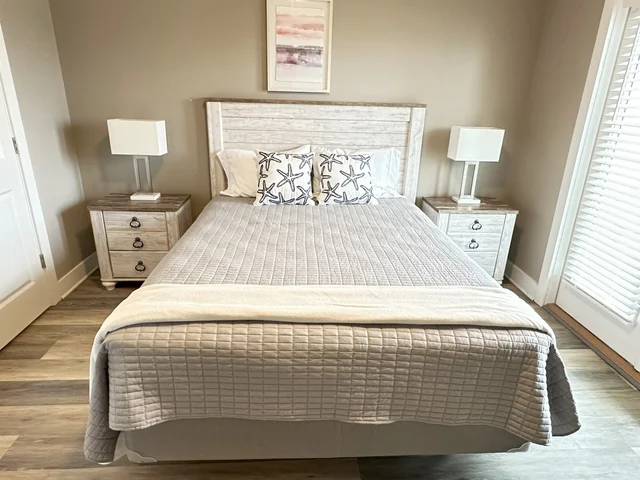 Bedroom 5 image 1