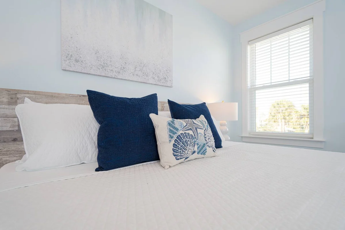 Bedroom 1 image 1