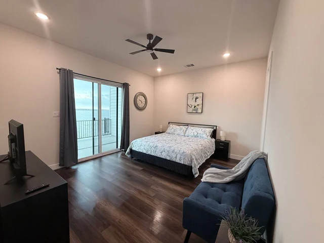 BEDROOM image 1