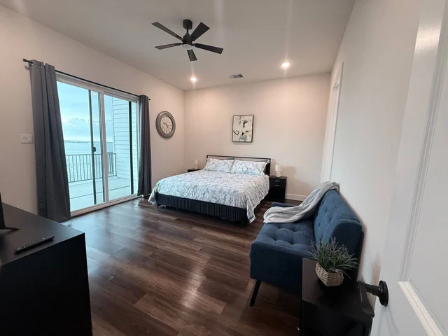 BEDROOM image 1
