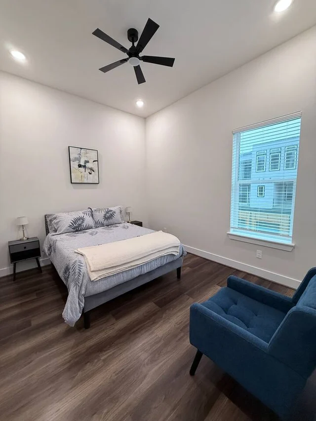 BEDROOM image 1