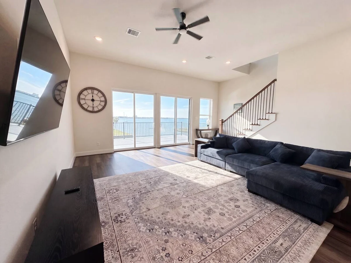 Home in Seabrook property photo 2