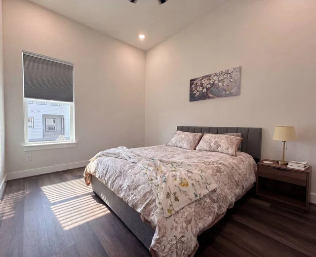 BEDROOM image 1