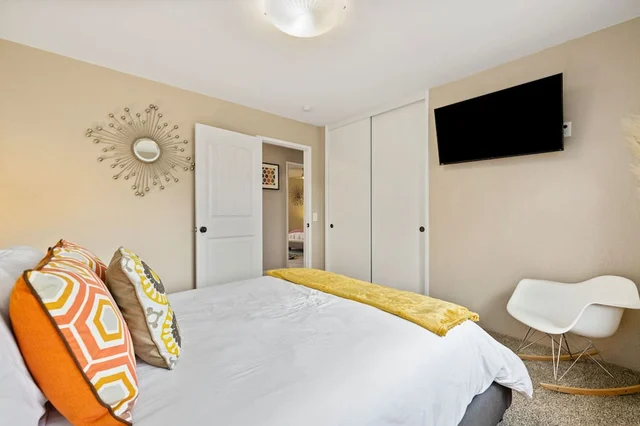 Bedroom 2 image 1