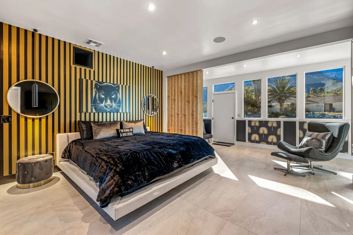 Home in Palm Springs property photo 3