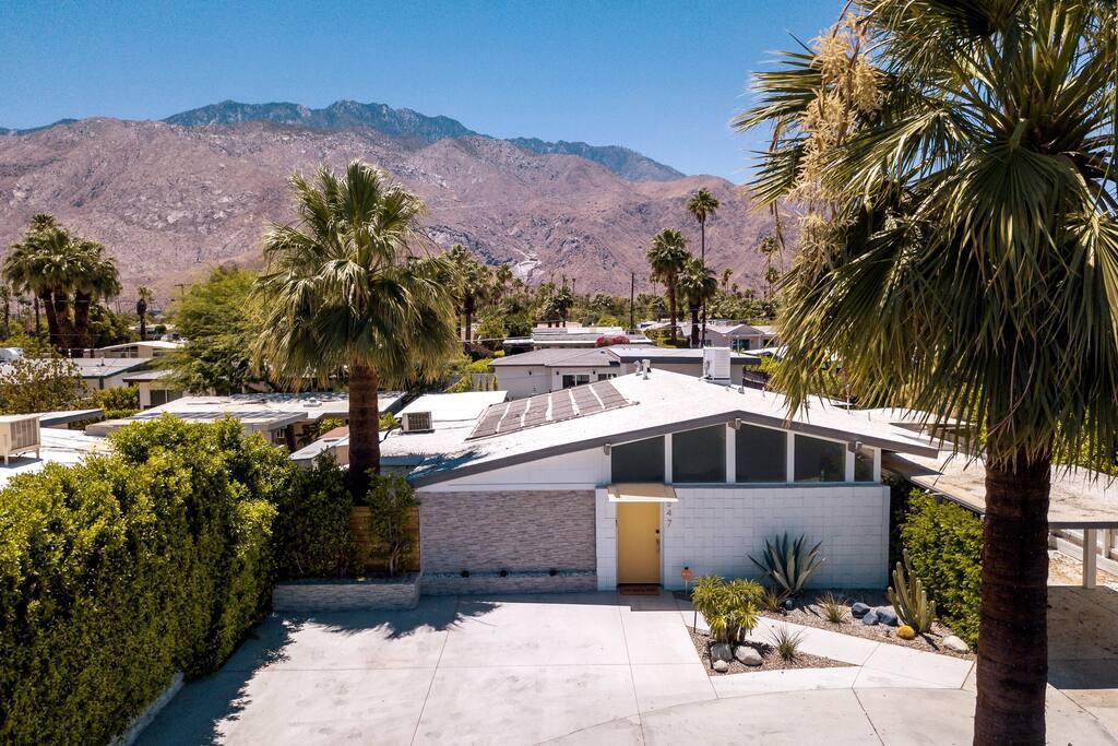 Home in Palm Springs property photo 2