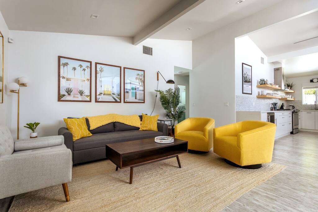 Home in Palm Springs property photo 3