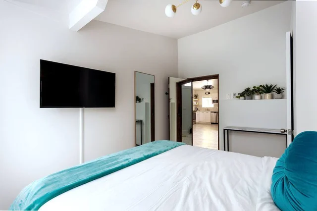 Bedroom 1 image 1