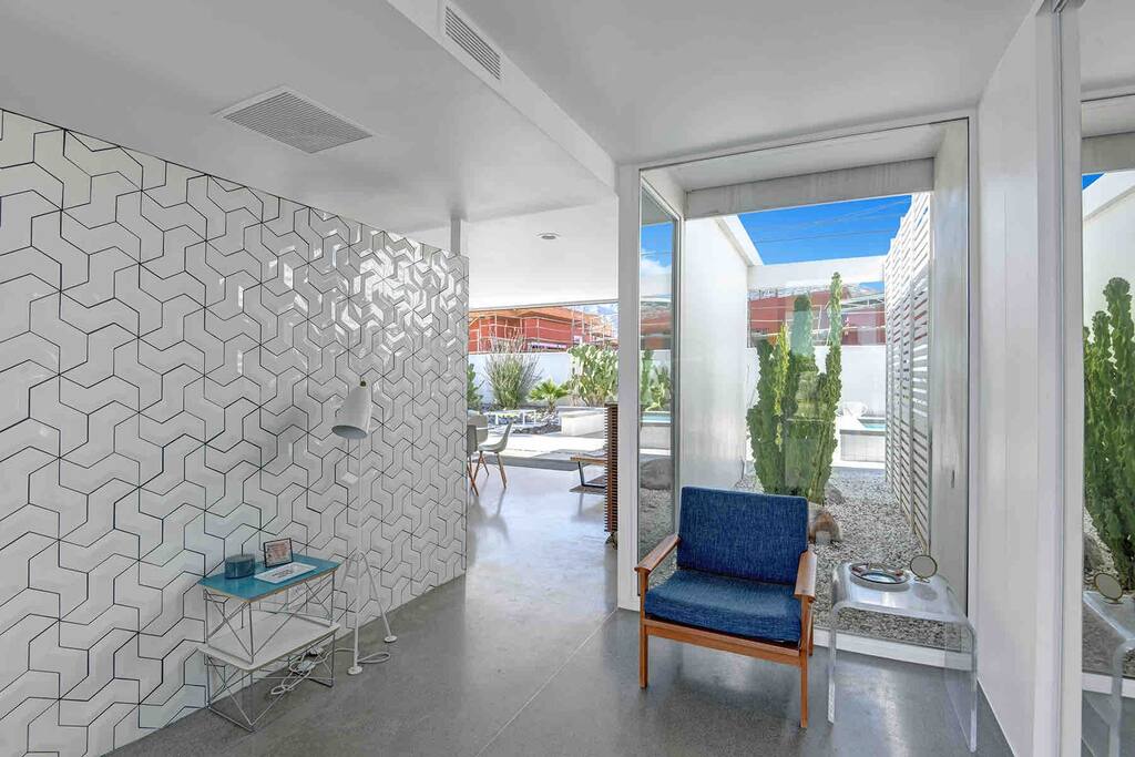 Home in Palm Springs property photo 2