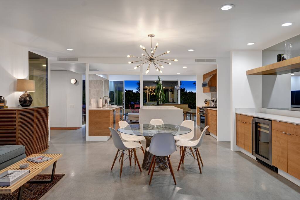 Home in Palm Springs property photo 3