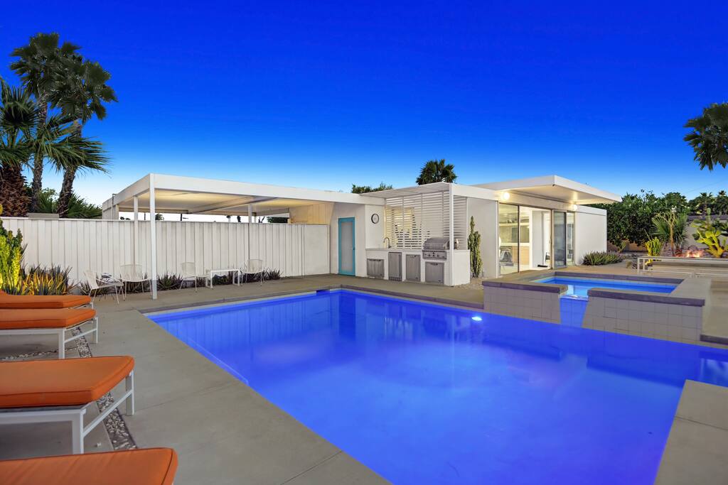 Home in Palm Springs property photo 4