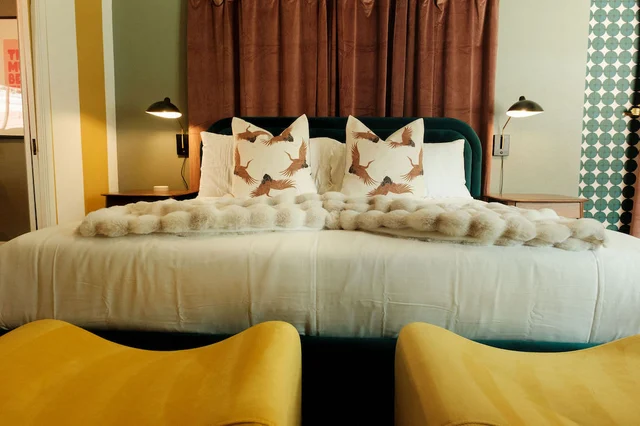 Bedroom 5 image 1