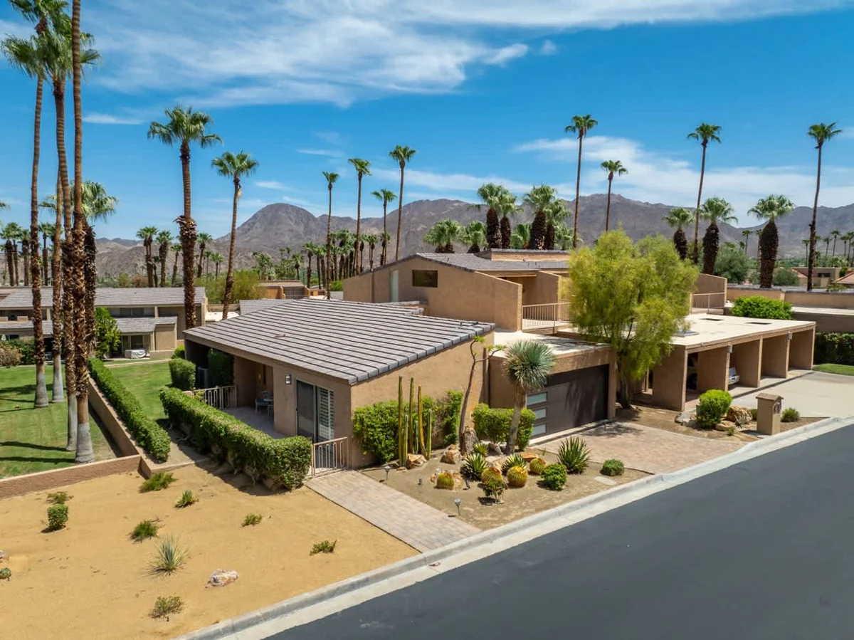 Condo in Palm Desert property photo 4