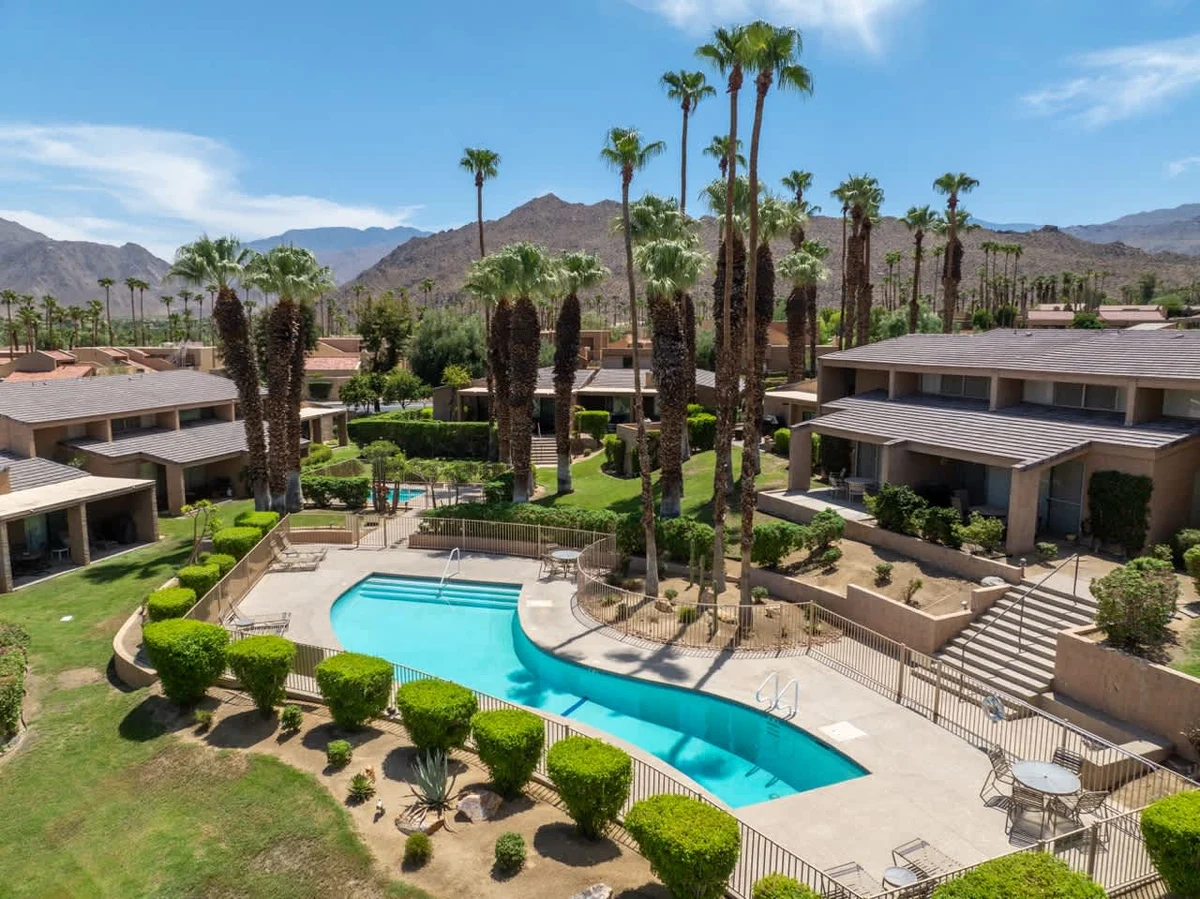 Condo in Palm Desert property photo 2