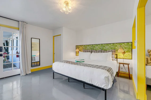 Bedroom 14 image 1