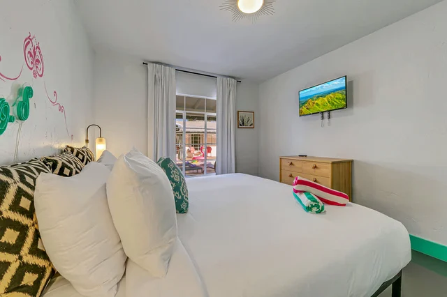 Bedroom 5 image 1