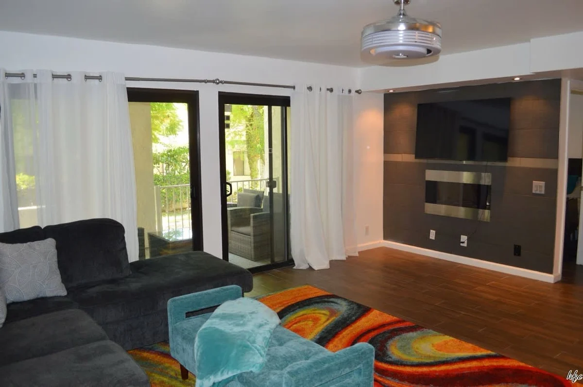 Living Room image 1