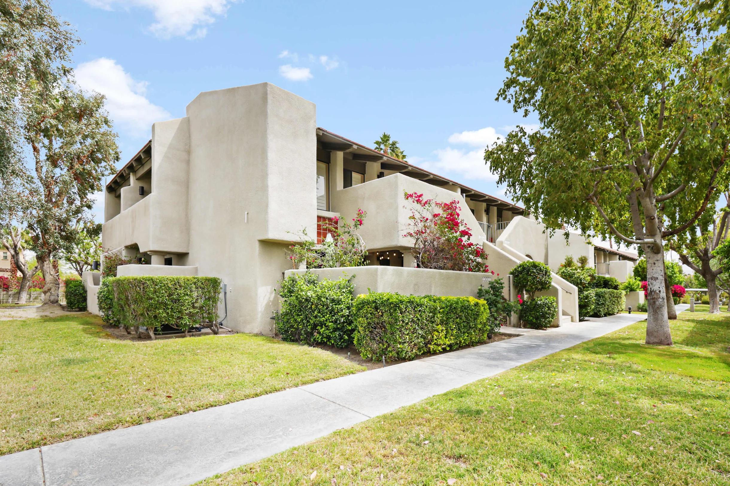 Condo in Palm Springs property photo 2