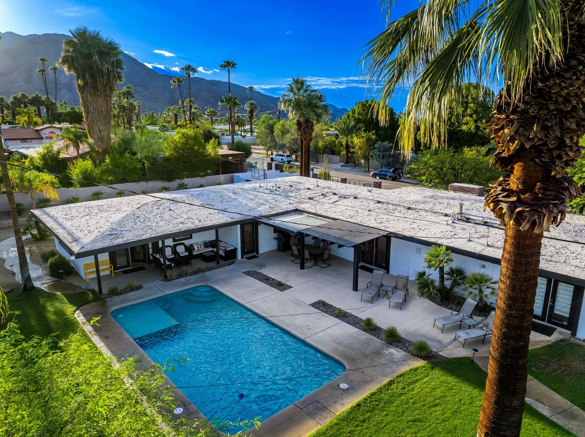 Home in Palm Desert property photo 4