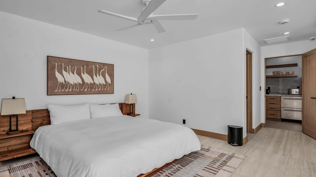 Bedroom 5 image 1