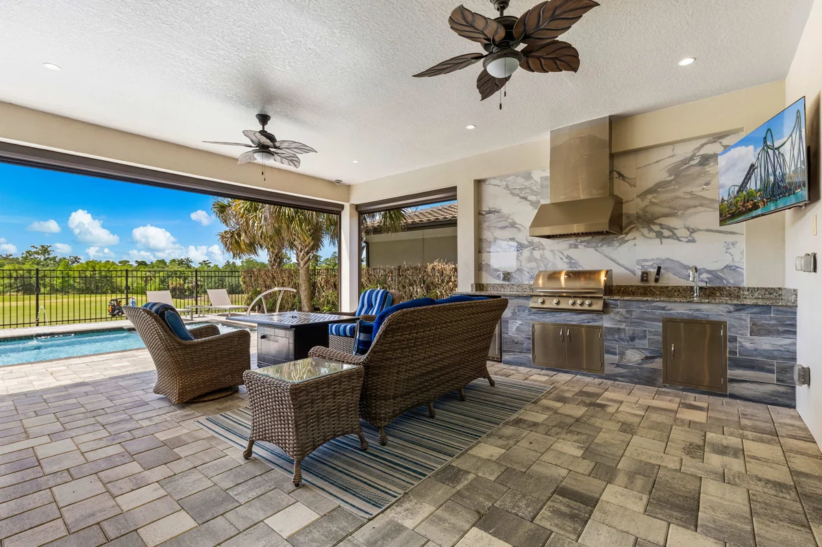 Home in Kissimmee property photo 2