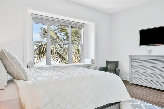 Bedroom 1 image 1