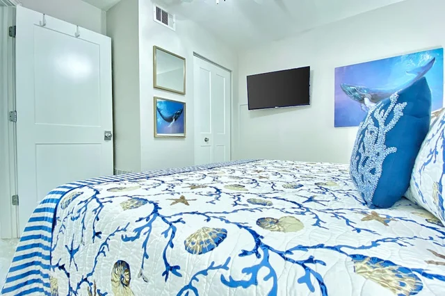 Bedroom 1 image 1