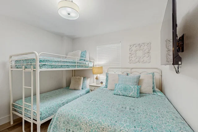 Bedroom 1 image 1