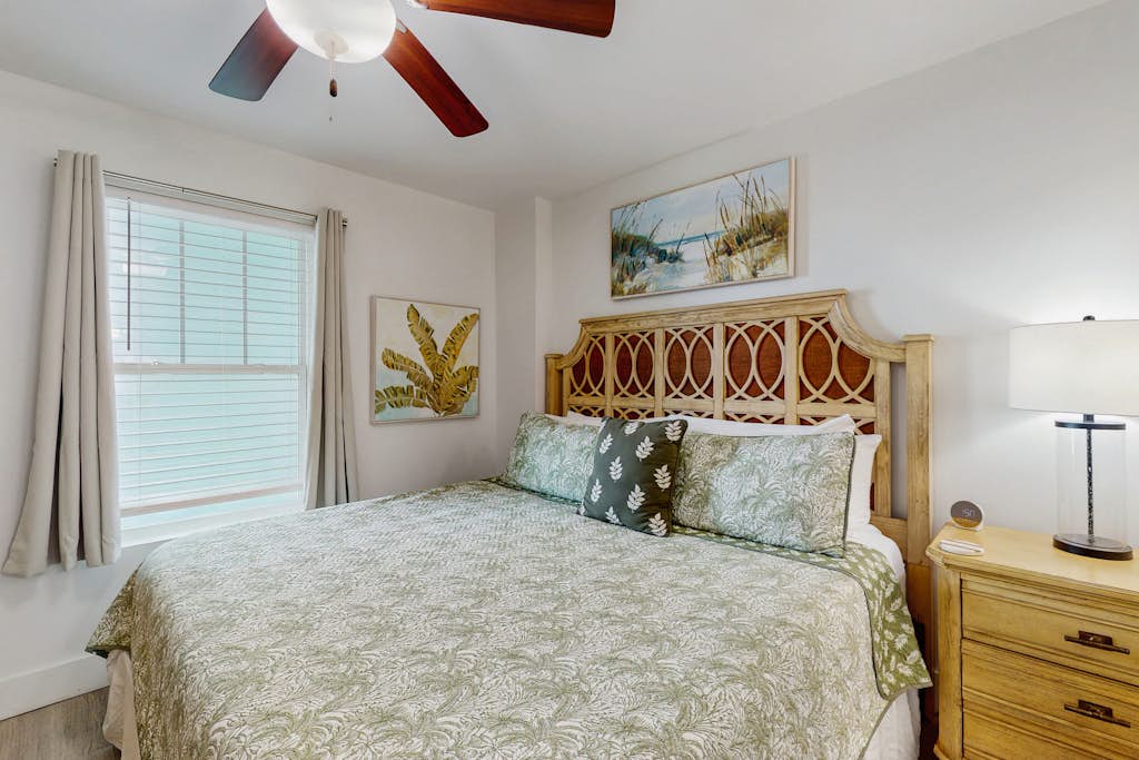 Condo in Madeira Beach property photo 4