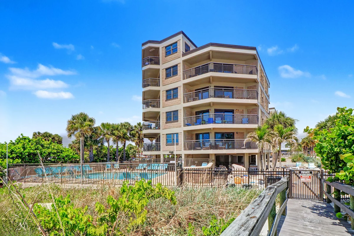 Condo in Saint Pete Beach property photo 5