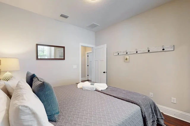 Bedroom 2 image 1