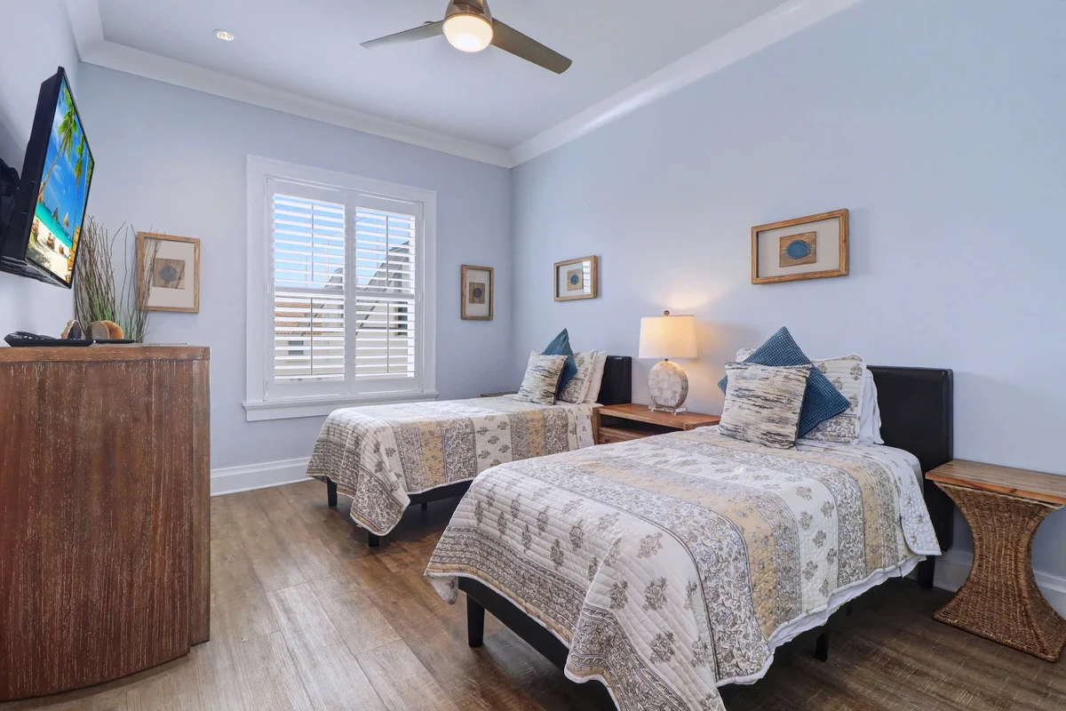 Bedroom 1 image 1