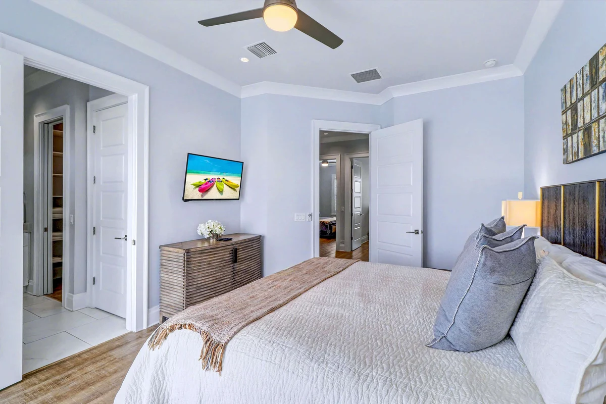 Bedroom 3 image 1