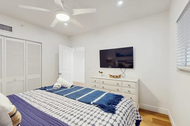 Bedroom 2 image 1