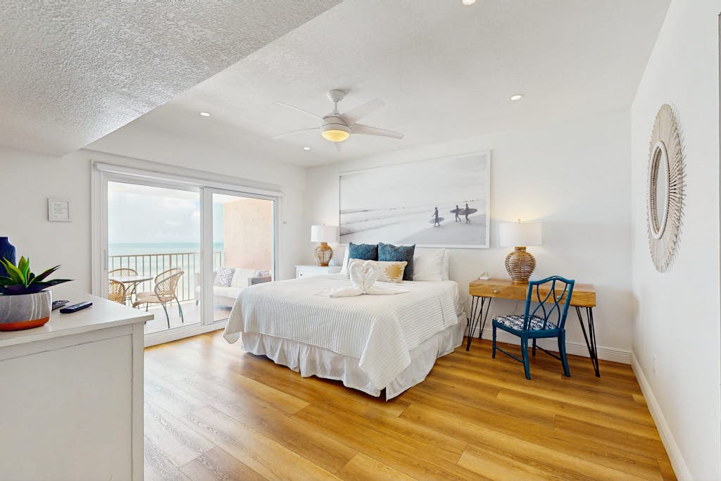 Condo in Indian Shores property photo 4
