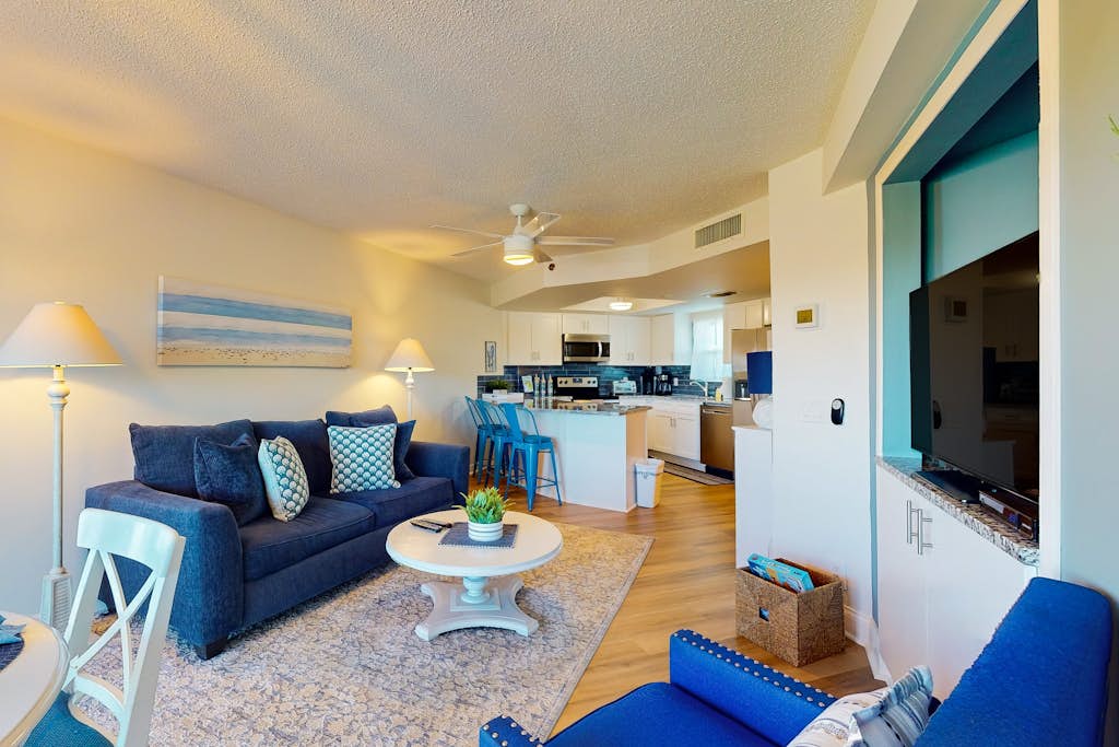 Condo in Saint Pete Beach property photo 4