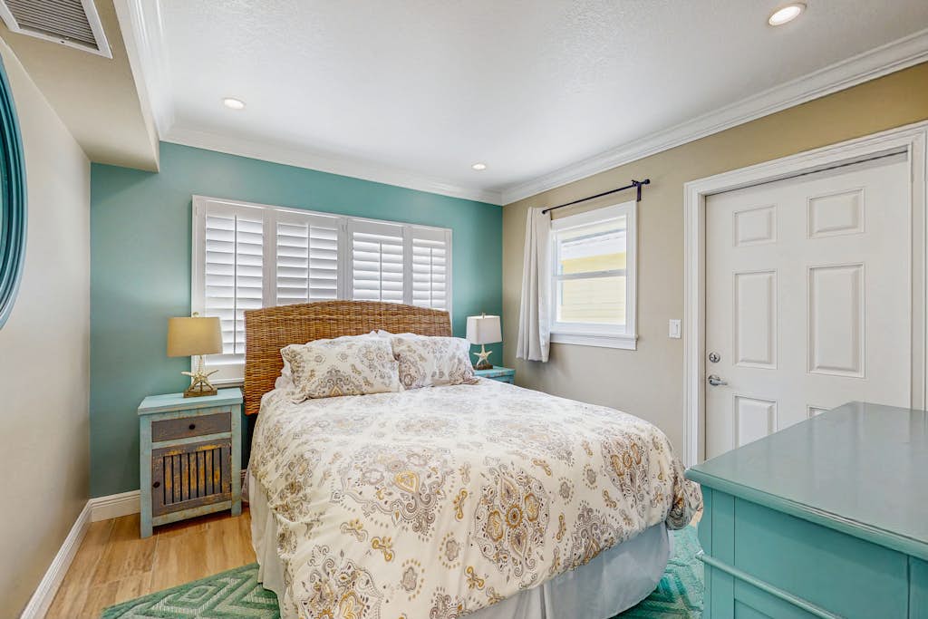 Condo in Indian Shores property photo 2