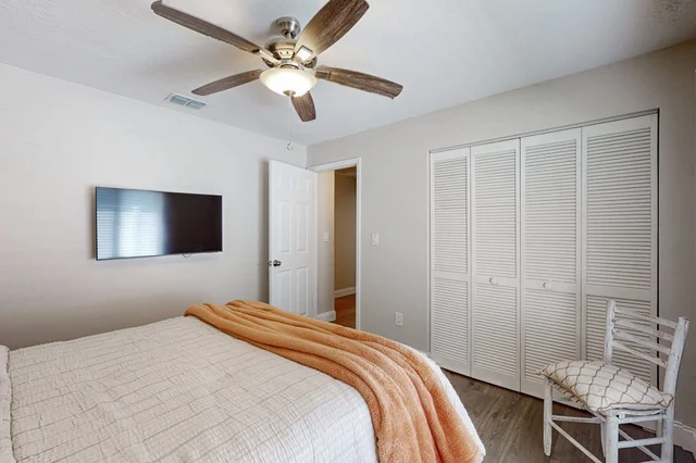 Bedroom 1 image 1