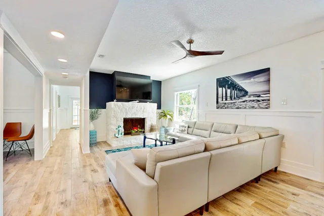 Living Room image 1